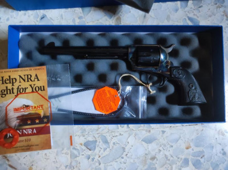 COLT SINGLE ACTION ARMY CON CAÑÓN 7"1/2.
EN SU CAJA ORIGINAL CON PAPELES, CANDADO, ETC. 
ACABADO 02