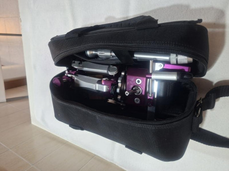 Vendo torreta de tiro , compacta y ligera fácil.de usar con su bolsa de transporte pesa solo 3.700k. Ideal 12