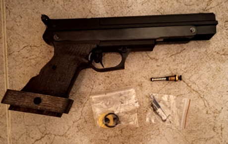 Vendo Gamo Compact completamente nueva. Habré tirado con ella no más de 50 balines.
Incluyo un maletín 00