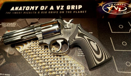 A la venta, un juego de cachas  VZ GRIPS  de G10. 

 Estas cachas están recién llegadas de la factoría 01