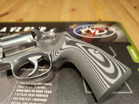 A la venta, un juego de cachas  VZ GRIPS  de G10. 

 Estas cachas están recién llegadas de la factoría 00