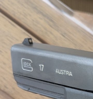 Vendo Glock 17 Gen 3 (9mm) 

​¿Qué tal, compañeros? Pongo en venta mi Glock 17 de 3ª Generación. Es el 22