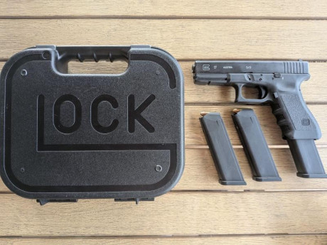 Vendo Glock 17 Gen 3 (9mm) 

​¿Qué tal, compañeros? Pongo en venta mi Glock 17 de 3ª Generación. Es el 20