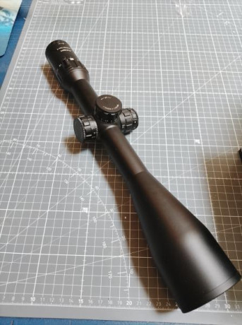 Nuevo y sin estrenar, por quitarme exceso de material. Viene con su caja y accesorios originales, salvo 02