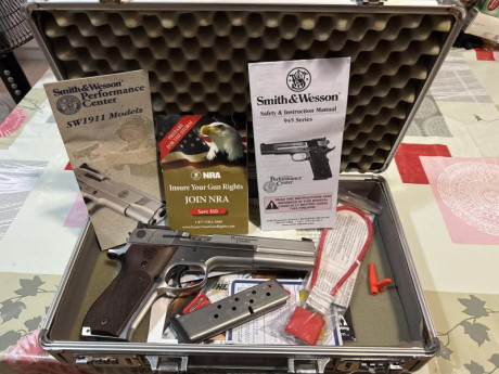 Hola , vendo esta Smith Wesson 952-2 de 6” y 9 mm.
Performance Center.

La pistola está como nueva, muy 10