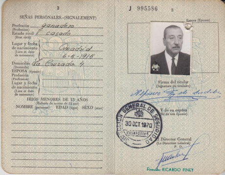  EN RECUERDO Y HOMENAJE A LOS QUE YA NO ESTÁN. 

Si pones en  GOOGLE    PASAPORTES EN LA MEMORIA   da 161