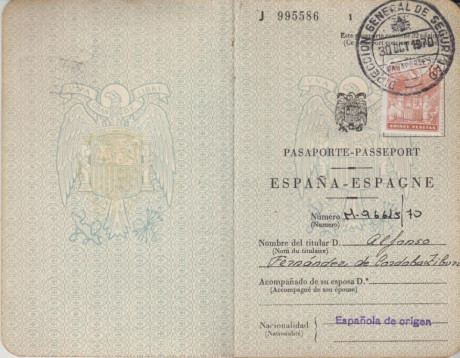  EN RECUERDO Y HOMENAJE A LOS QUE YA NO ESTÁN. 

Si pones en  GOOGLE    PASAPORTES EN LA MEMORIA   da 160