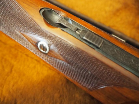 Se vende escopeta  Browning , modelo  B-25 .

Cañones de  76  cm, con  *  y  ** .
Por el número de serie, 31