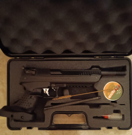 Vendo una Zoraki HP-01 Ultra 4,5 mm más un cañón extra corto y set de juntas originales de recambio.
Compré 02