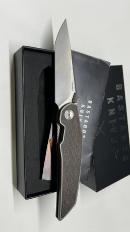 En venta varias piezas, todo es NUEVO A ESTRENAR
IBERIAN - Bastards Knives _______________ 300 €
ARROMAX 01