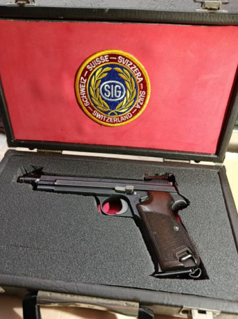 Hola se pone en venta esta joya Suiza , de lo mejor en precision .
La pistola pertenece a mi padre y la 00