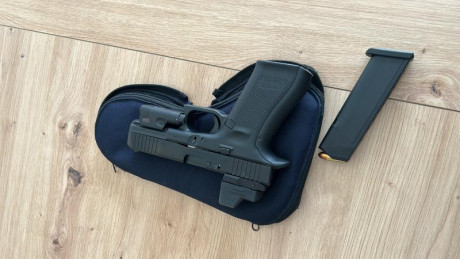 Vendo glock 17 gen 5 
3 cargadores
Desconector cambiado 
Punto rojo magnetico Cat
Guiada en F
850€ con 02