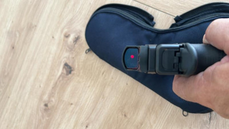 Vendo glock 17 gen 5 
3 cargadores
Desconector cambiado 
Punto rojo magnetico Cat
Guiada en F
850€ con 01
