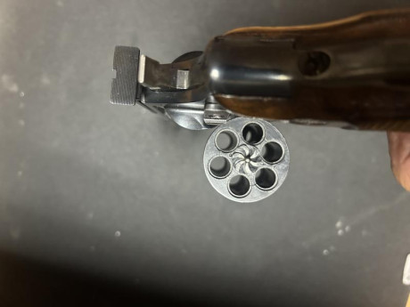 Vendo Astra Mach cal 38 con cacha anatomica guiado en F esta en Alicante  350€ con envio incluido a la 01
