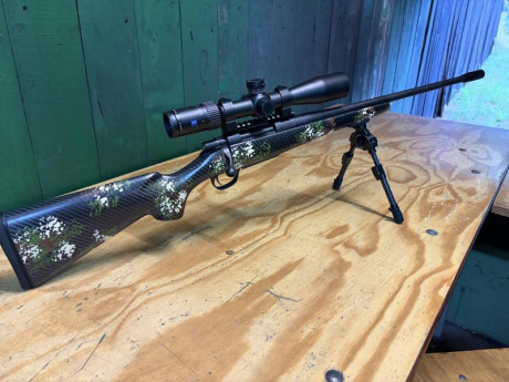 Rifle en 308 Winchester con culata de carbono.

Peso de 2,1 kilos.

Posibilidad de venderlo con el Zeiss 00