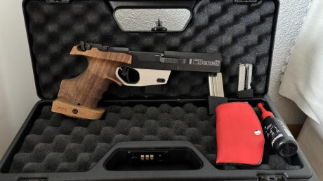 Pistola de precisión Benelli MP90 en calibre **.22 LR**, reconocida por su excelente precisión, fiabilidad 02