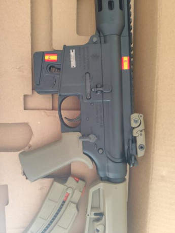 Se vende Carabina S&W MP15 calibre 22 color Arena con dos cargadores uno de 25 y el otro de 10 la 00
