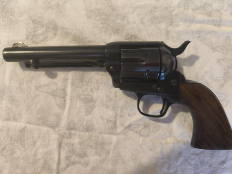 Vendo revolver Uberti Cattleman en calibre 357 Magnum /38 especial.
Se encuentra en un magnífico estado 01