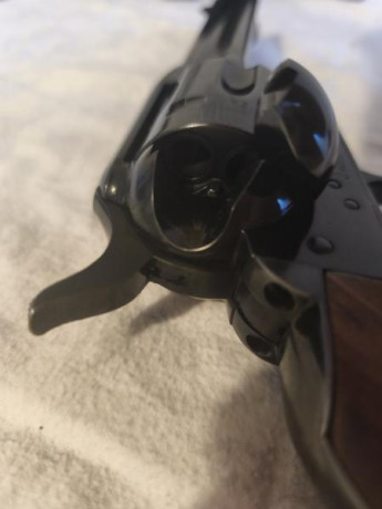 Vendo revolver Uberti Cattleman en calibre 357 Magnum /38 especial.
Se encuentra en un magnífico estado 12