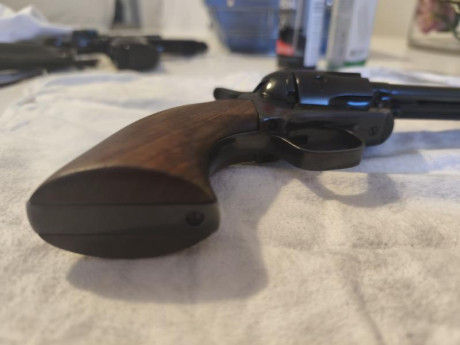 Vendo revolver Uberti Cattleman en calibre 357 Magnum /38 especial.
Se encuentra en un magnífico estado 22