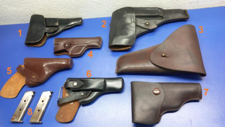 Se ofrecen las siguientes  Fundas  Cuero Originales y un par de cargadores  de armas cortas.

Desconozco 00
