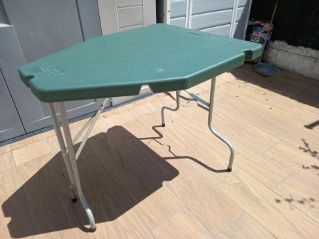 Buen estado, precio 90€. Entrego en mano en Guadalajara (a 50 Km de Madrid)
 Tiro mesa.jpg  00