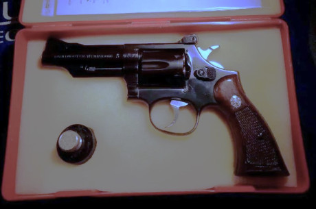 Pues eso, estoy buscando un Llama Martial del 38 spl con cañón de 4 ", y cachas originales de madera 00