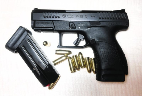 Pues eso, pongo a la venta mi caprichito, una excelente pistola muy cómoda, con 2 cargadores de 12 pero 00