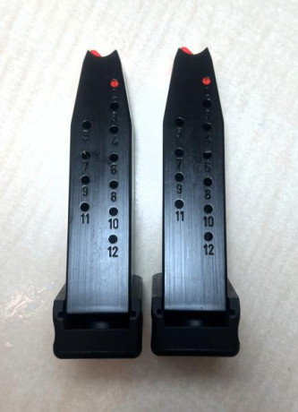 Pues eso, pongo a la venta mi caprichito, una excelente pistola muy cómoda, con 2 cargadores de 12 pero 12