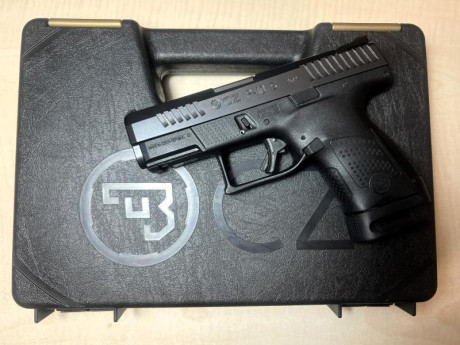 Pues eso, pongo a la venta mi caprichito, una excelente pistola muy cómoda, con 2 cargadores de 12 pero 32