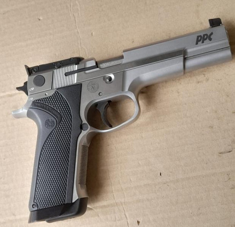 Hola, vendo mi Smith Wesson 5906 PPC del PERFORMANCE CENTER de 5 pulgadas y calibre 9 mm.

La pistola 01