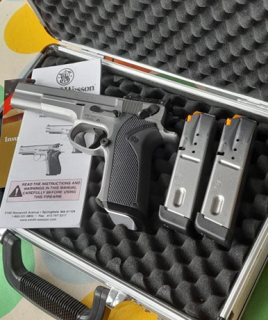 Hola, vendo mi Smith Wesson 5906 PPC del PERFORMANCE CENTER de 5 pulgadas y calibre 9 mm.

La pistola 00