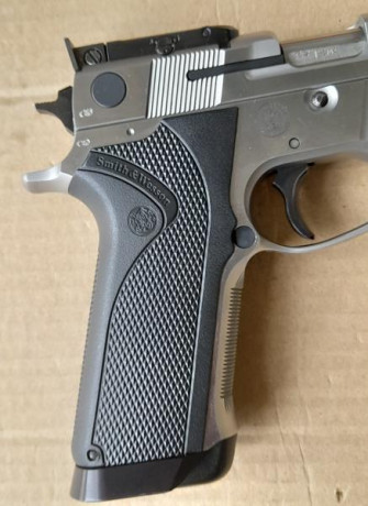 Hola, vendo mi Smith Wesson 5906 PPC del PERFORMANCE CENTER de 5 pulgadas y calibre 9 mm.

La pistola 12
