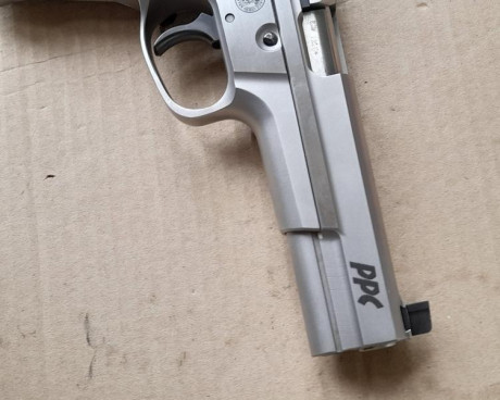 Hola, vendo mi Smith Wesson 5906 PPC del PERFORMANCE CENTER de 5 pulgadas y calibre 9 mm.

La pistola 11