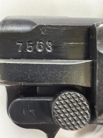 En venta Luger P08 fabricada por Mauser en 1940. Números coincidentes incluso en el cargador. 1.800€
En 00