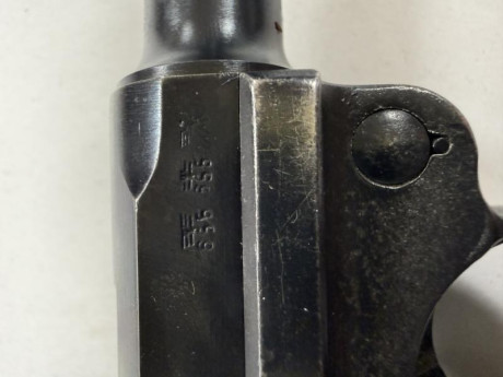 En venta Luger P08 fabricada por Mauser en 1940. Números coincidentes incluso en el cargador. 1.800€
En 10
