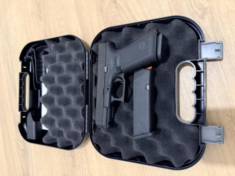 Vendo Glock 45 MOS de mi muje,  tiene poco uso, se vende con maletín miras meproligth de tritio y dos 02