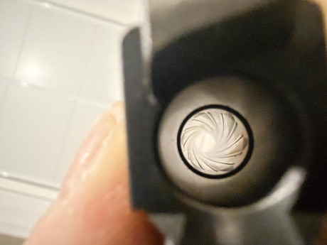 Vendo Glock 45 MOS de mi muje,  tiene poco uso, se vende con maletín miras meproligth de tritio y dos 00