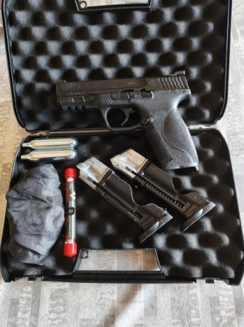 Umarex Smit Wesson MP9
Cal .43
7 joules
Viene con dos cargadores (uno para areglar) , bolas de goma i 12