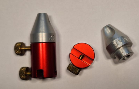 Se vende este lote de dos aparatos para seleccionar municion del 22 lr:

1.- COMPRABADOR HORNADY PARA 00