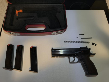 Vendo Tanfoglio Stock III con 2900 disparos. La pistola está impecable y es ideal para IPSC Production. 02
