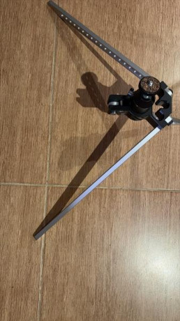 Trípode de tiro en posición tendida con patas en Y fresadas en aluminio de alta calidad y rótula de bola 01