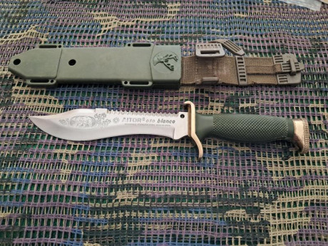 Hola compañeros.
Se vende cuchillo Aitor Oso Blanco.
También se aceptan cambios por material de la marca 00