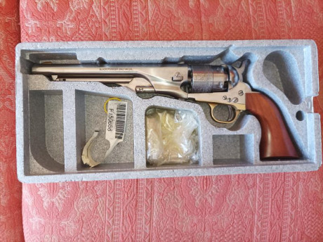Buenas a todos.
Vendo revolver Pietta Colt 1860 Army Old Silver.
El revólver lo compré nuevo hace dos 02