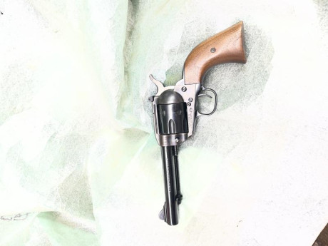 Calibre 357 Magnum, 
perfecto estado
se encuentra en Fraga (Huesca)
2500 disparos aproximadamente
precio 01