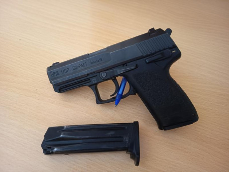 se vende por no usar tiene muy pocos disparos zona de Valencia guiada en F pistola y dos cargadores 400€ 02