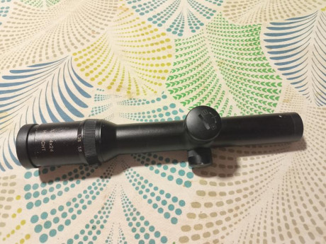 Se vende Swarovski 1,25-4x24 con reticula iluminada circle dot. Ligeras marcas de las anillas y alguna 01