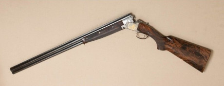Se vende escopeta  Browning , modelo  B-25 .

Cañones de  76  cm, con  *  y  ** .
Por el número de serie, 140