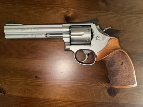 Vendo Revolver SMITH WESSON TARGET CHAMPION 357,por no usar en perfecto estado con su estuche original
jpablo@malagasur-rent.com
678615227
950€ 00