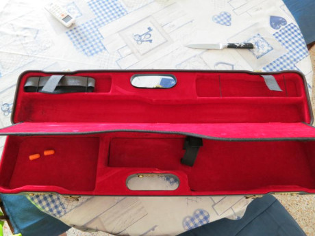 Hola vendo estuche para escopeta, de tiro o para caza
esta casi nuevo, el precio 180 euros si hay transporte 02